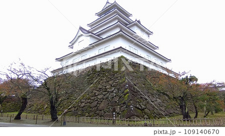 曇り空の鶴ヶ城天守 曇り空の鶴ヶ城天守 109140670