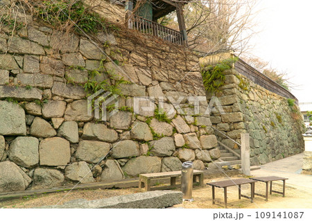 【重要伝統的建造物群保存地区】豊町御手洗　満舟寺の石垣　広島県呉市 109141087