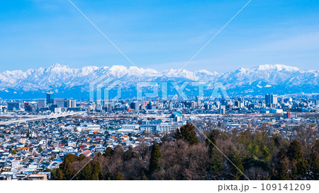 呉羽山公園から富山市街と立山連峰の眺め（冬） 109141209