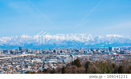 呉羽山公園から富山市街と立山連峰の眺め（冬） 109141211