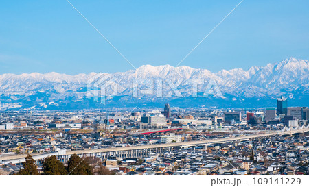 呉羽山公園から富山市街と立山連峰の眺め(冬) 呉羽山公園から富山市街と立山連峰の眺め(冬) 109141229