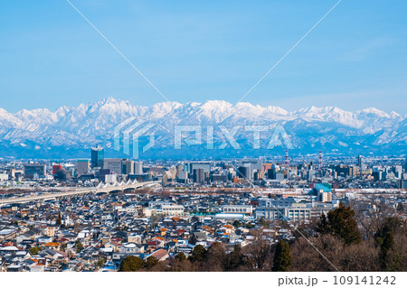 呉羽山公園から富山市街と立山連峰の眺め(冬) 呉羽山公園から富山市街と立山連峰の眺め(冬) 109141242