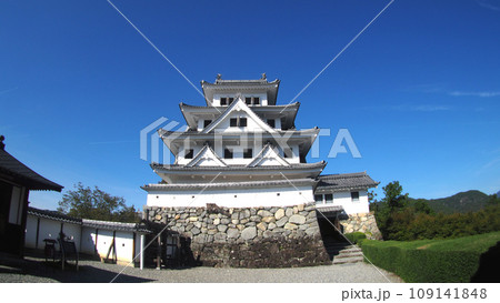 日本最古の木造再建城郡上八幡城 109141848