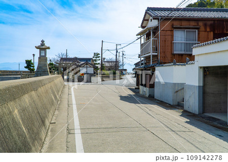 【重要伝統的建造物群保存地区】豊町御手洗　高灯籠と住吉神社　広島県呉市 109142278