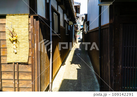 【重要伝統的建造物群保存地区】豊町御手洗 江戸の街並みの路地 広島県呉市 【重要伝統的建造物群保存地区】豊町御手洗 江戸の街並みの路地 広島県呉市 109142291