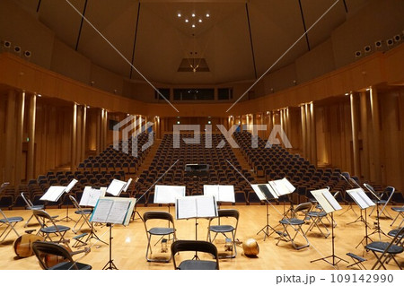 開演前のコンサートホール 開演前のコンサートホール 109142990