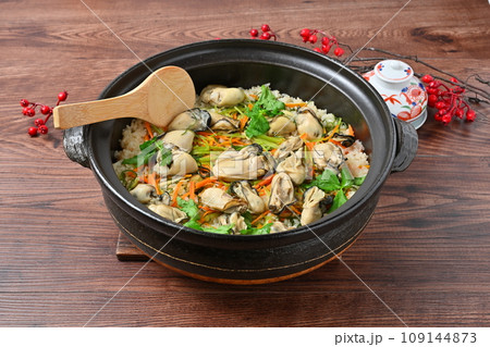 牡蠣飯、牡蠣めし、牡蠣メシ、牡蠣ごはん、牡蠣ご飯、土鍋ご飯、牡蠣の炊き込みご飯。 109144873