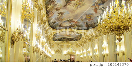 オーストリアの世界遺産シェーンブルン宮殿の大ギャラリー(Palace of Schönbrunn) 109145370