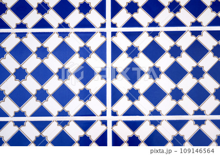Spanish tile texture background 109146564
