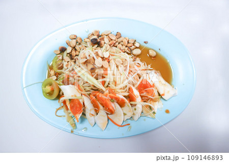 spicy salad, som tam or papaya and egg salad 109146893