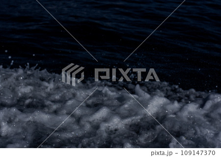 海 光 波紋 海面 波 白波 海 光 波紋 海面 波 白波 109147370