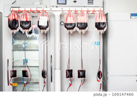 Stand for blood collection and transfusion in a medical institution. 109147460