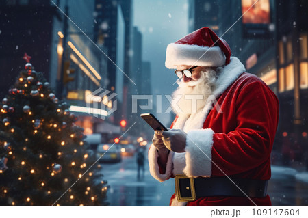 Santa Claus uses a smartphone to order gifts...のイラスト素材 [109147604] - PIXTA