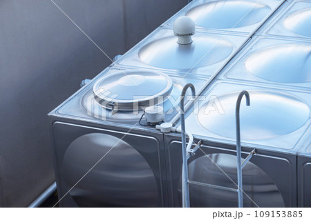 マンションの受水槽 109153885