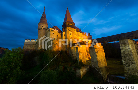 Illuminated Corvin Castle in night, Romania 109154343