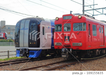 団体 イベント仕様の名鉄6000系電車と2000系ミュースカイ（奥に2200系） 109155635