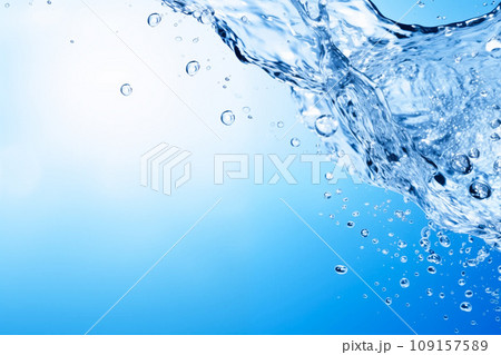 水中の泡 109157589