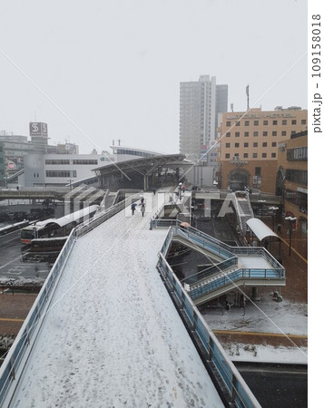 雪降る上尾駅 冬のある日 雪降る上尾駅 冬のある日 109158018