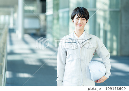 作業服を着た女性 作業服を着た女性 109158609