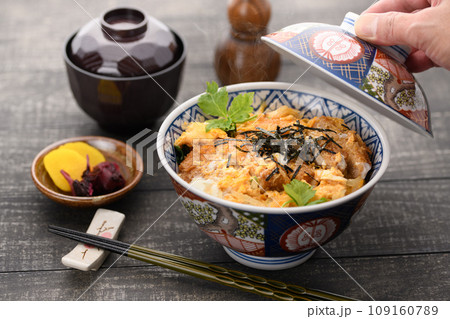 熱々出来立ての かつ丼 熱々出来立ての かつ丼 109160789