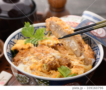 熱々出来立ての かつ丼 熱々出来立ての かつ丼 109160796