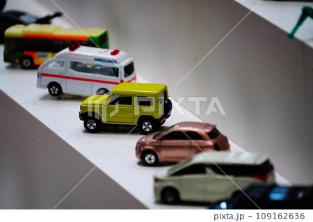 おもちゃのクルマの展示（スズキ ジムニー） 109162636