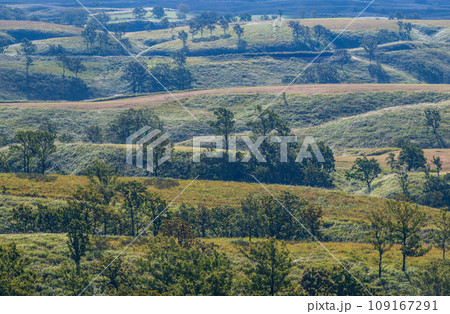 秋の阿蘇外輪山押戸石の丘から見る久住連山の風景 109167291
