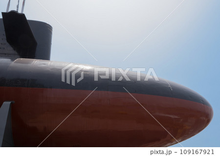 海上自衛隊ゆうしお型潜水艦の艦首とセイル 109167921