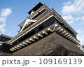 そびえる熊本城 109169139