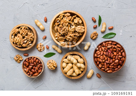 Walnut kernel halves, in a wooden bowl. Close-up, from above on colored background. Healthy eating Walnut concept. Super foods with copy space Walnut kernel halves, in a wooden bowl. Close-up, from above on colored background. Healthy eating Walnut concept. Super foods with copy space 109169191