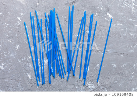 many multi-colored plastic tubes for cocktail on Colored background, top view many multi-colored plastic tubes for cocktail on Colored background, top view 109169408