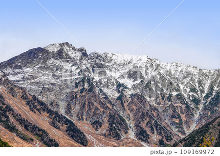 秋の上高地、穂高連峰 秋の上高地、穂高連峰 109169972