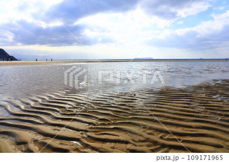 【香川県】父母ヶ浜(瀬戸内の天空の鏡)夕日の絶景で知られる観光名所 【香川県】父母ヶ浜(瀬戸内の天空の鏡)夕日の絶景で知られる観光名所 109171965