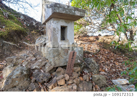 四阿屋山の山頂にある神社(秩父) 四阿屋山の山頂にある神社(秩父) 109172313