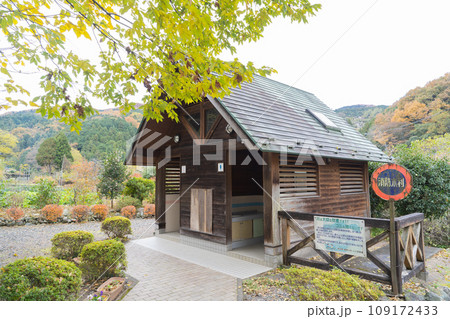 内手バス停にある公衆トイレ（外秩父） 109172433