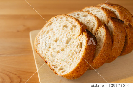 全粒粉入りのパン　パン　ブラン 109173016