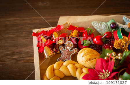 クリスマスの準備　オーナメントいろいろ 109173027