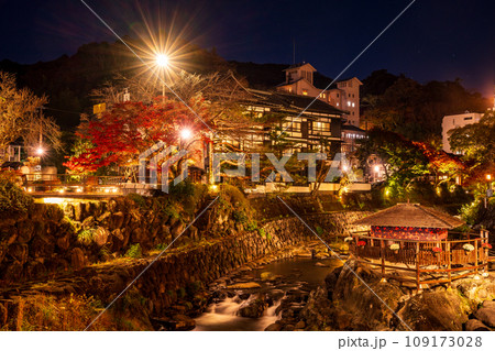 （静岡県）修善寺温泉・桂川沿いライトアップ 109173028