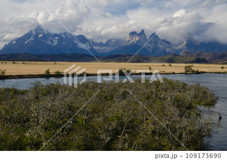 Toro Lake and Cordillera Paine. 109173690
