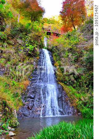 《岐阜県》加茂郡八百津町　秋の五宝滝 109175467
