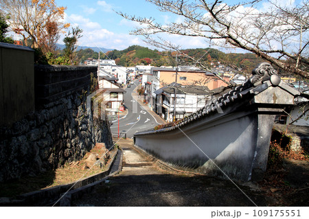 大分県竹田市「歴史の道」の散策コースの景観　 109175551