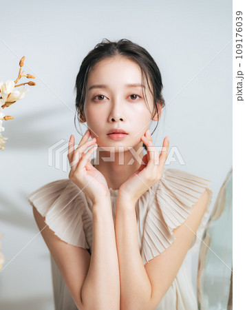 ナチュラルメイクの女性の美容イメージ 109176039