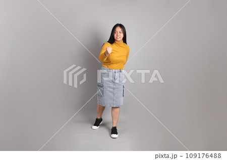 Southeast Asian Woman Southeast Asian Woman 109176488
