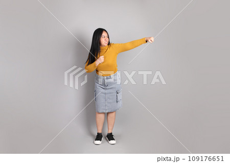 Full Length Woman 109176651