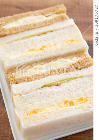 美味しいミックスサンド 109176787