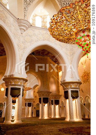 Sheikh Zayed mosque inside 109176869