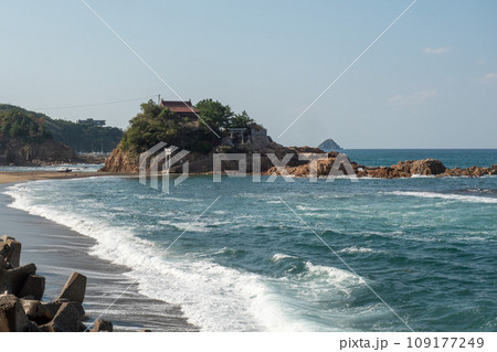 秋の衣毘須神社と小浜海岸 秋の衣毘須神社と小浜海岸 109177249
