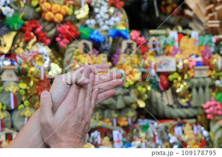 酉の市の三本締め 手締め 酉の市の三本締め 手締め 109178795