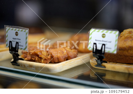 パン屋さんの焼き菓子 パン屋さんの焼き菓子 109179452