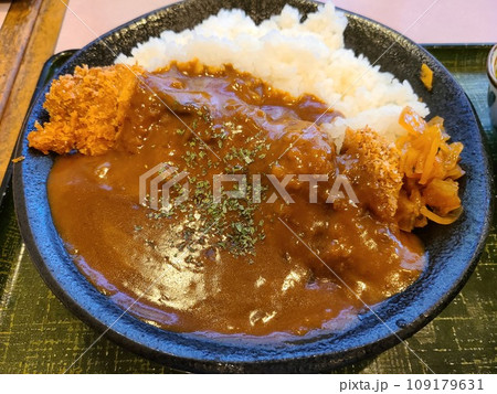 昔ながらのカツカレー 109179631
